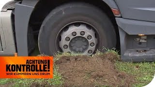 LKW auf AutobahnParkplatz fest gefahren  Der ADAC hilft  Achtung Kontrolle  kabel eins [upl. by Photina]