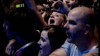 Oasis  Half The World Away  Live At iTunes Festival 2009 [upl. by Ycniuq]