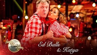 Ed Balls amp Katya Jones Charleston to The Banjos Back in Town  Strictly Come Dancing 2016 Week 2 [upl. by Yuu]