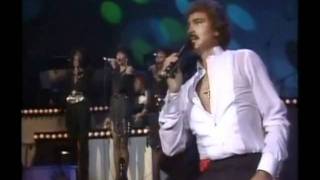 Engelbert Humperdinck  Help Me Make It Through The Night  Lyrics [upl. by Elwood]