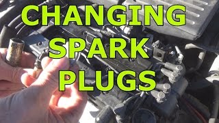 Changing spark plugs suzuki forenza [upl. by Lamori]