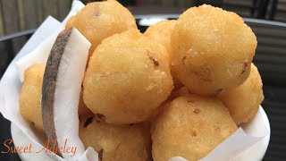 AGBELI KAAKLO RECIPE ONE OF GHANA’S FAMOUS STREET FOODSNACK  SAVORY CASSAVA DONUTS [upl. by Hairym390]