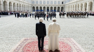 Papa Francesco al Quirinale ricevuto dal Presidente Mattarella in occasione della Visita Ufficiale [upl. by Ennayhc]