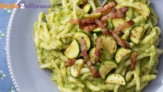 PASTA ZUCCHINE E PANCETTA CREMOSA  Ricetta in 1 minuto [upl. by Lennox]