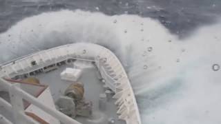 Tormentas en el Mar  Barcos al borde del DESASTRE [upl. by Akenet]