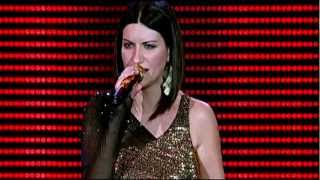 Laura Pausini  Amores Extraños live HD1080p [upl. by Lothario]