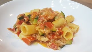 PASTA AL TONNO CON ZUCCHINE E POMODORINI BUONISSIMA  FoodVlogger [upl. by Pierro390]