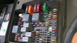 2002 Chevy Silverado AC Relay amp Fuse Circuit Explained [upl. by Athena278]